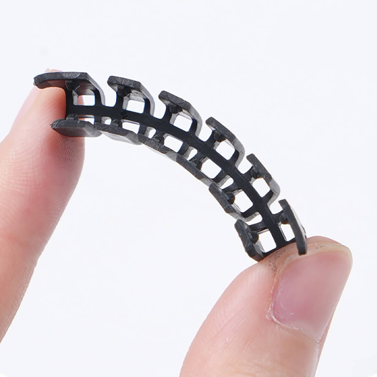 flexible truss support with bendable plastic structure